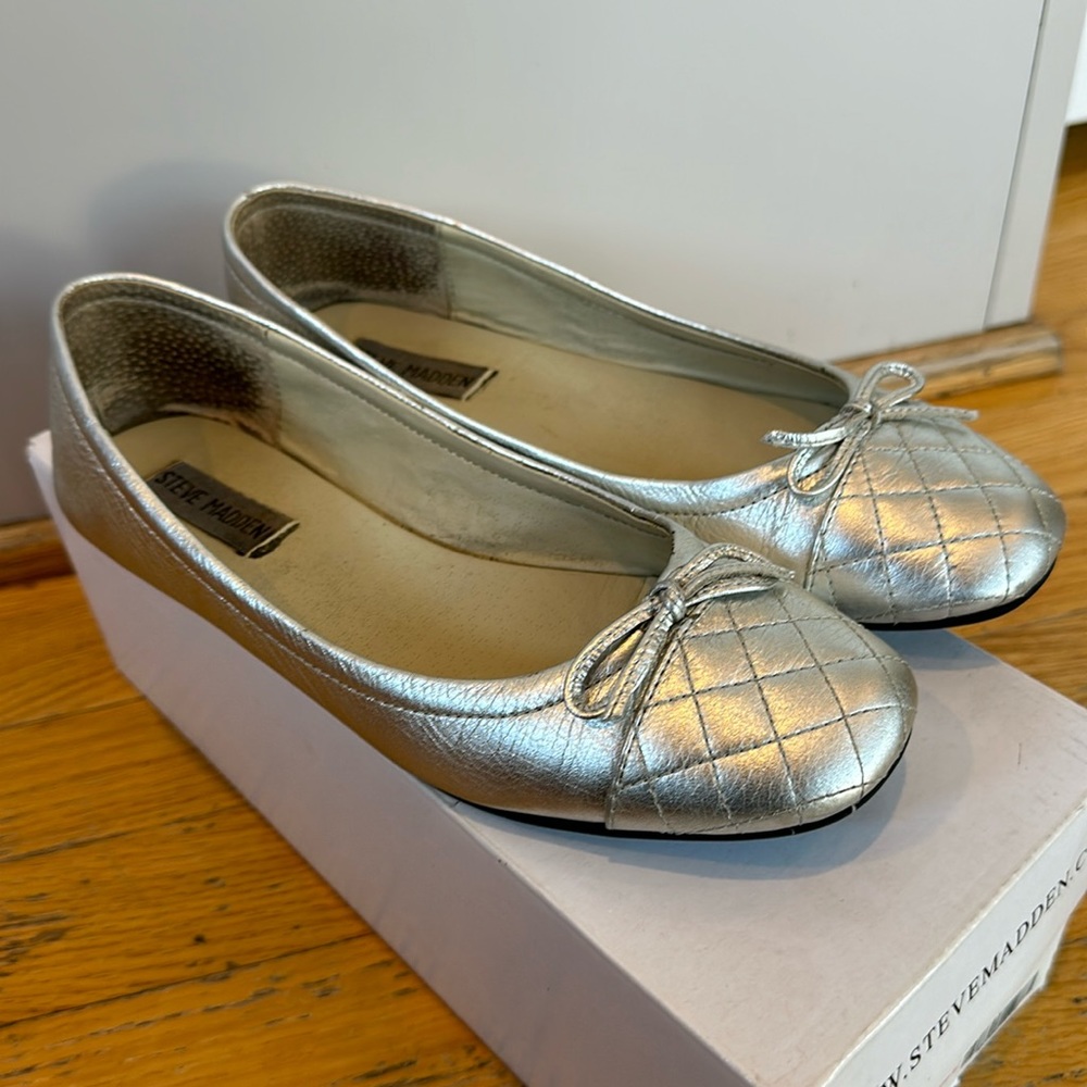 Steve Madden Tipie Ballet Flats, Silver, Size 7.5